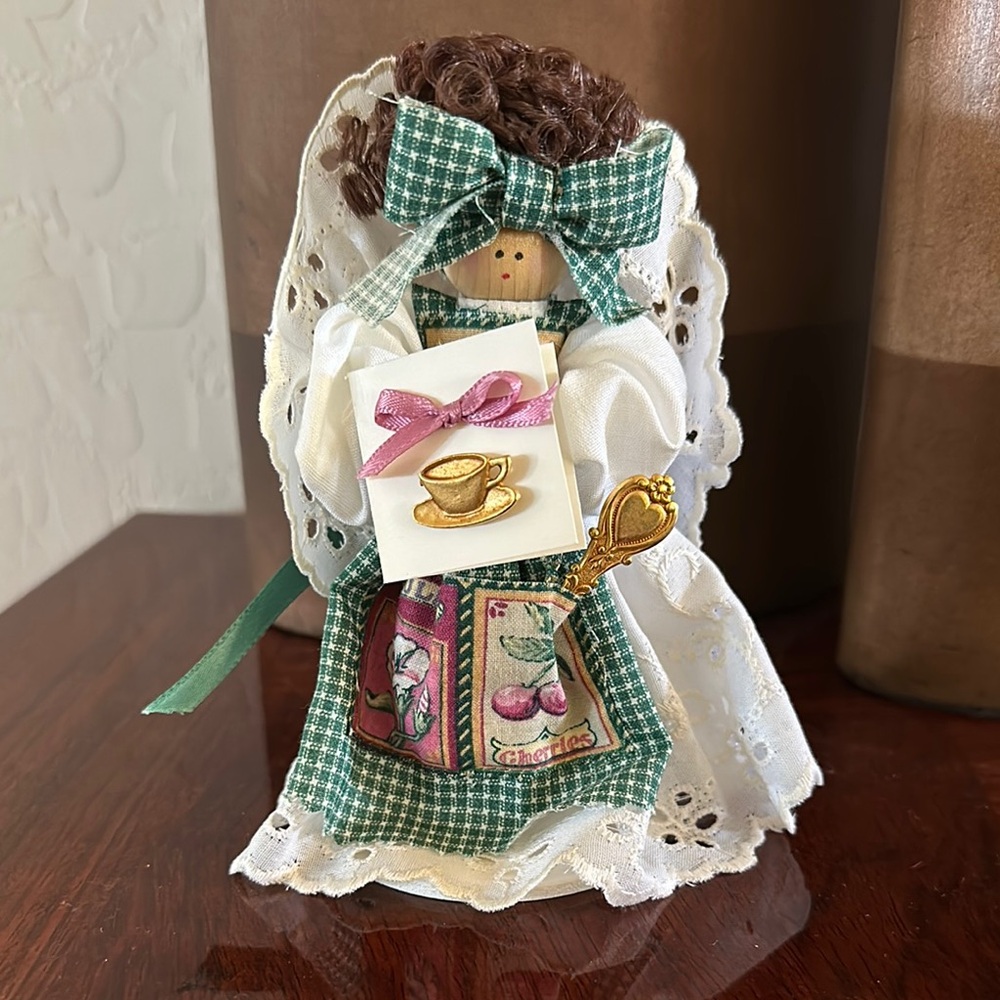 A Kitchen Angel 5" Mini Figurine